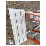 Cross X step 5 foot step ladder and platform