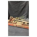 Pipe threading tools