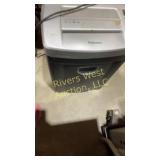 Working Fellowes paper shredder