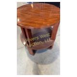 End table 24' tall 21' in diameter