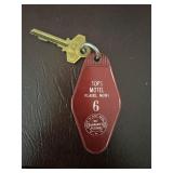 Vintage Tops Motel Plains, Montana Key Fob