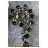 Brooch,
