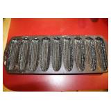 Lodge 927C2 cast iron corm bread mold for 9