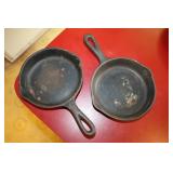 2 Cast iron Wagner Ware Sydney O 1053 skillets