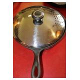 Favorite Piqua Ware 8A cast iron fry pan with