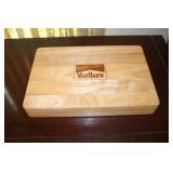 Marlboro poker set in wooden case (chips and