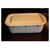 Porcelain pan with lid