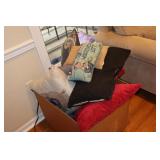 Lot - Throw blankets and pillows