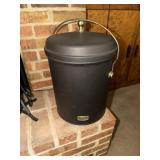 Cricket ash vacuum bucket