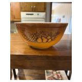 Pyrex Old Orchard mixing bowls 2.5 qt