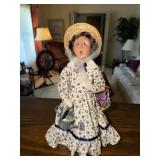Byers Choice Caroler figurine Winterthur