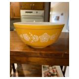 Pyrex Butterfly Gold mixing bowl 2.5 qt