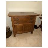 Oak washstand with 2 doors and 2 drawers
