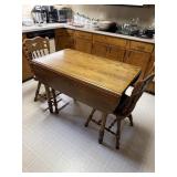 Oak drop-leaf dinette table with 2 chairs