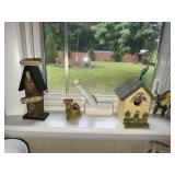 Lot of birds and decorative bird houses