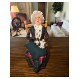 Byers Choice Caroler figurine