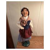 Byers Choice Williamsburg Shepherdess Caroler