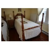 Kling Furniture Co. Colonial style maple pineapple