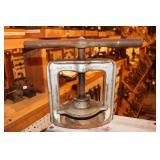 Handler Little Giant Dental Flask Press