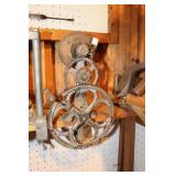 Royal Mfg Co Antique Practical Grinder