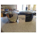 2 Kettles w/Lids