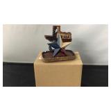 Texas state and star statue