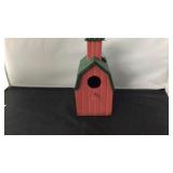 Metal barn birdhouse