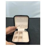 Portable jewelry zippered case