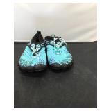 Athletic water shoes size 5.5