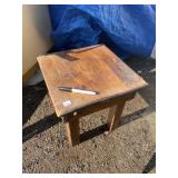 SOLID WOOD END TABLE