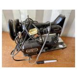 SINGER SEWING MACHINE