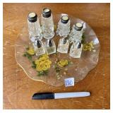 GLASS PLATTER WITH VINTAGE SALT AND PEPPER
