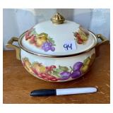 VINTAGE TABLE TOPS UNLINMITED ENAMEL POT AND LID