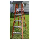 Fiberglass step ladder