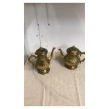 2 brass teapots 2 brass teapots