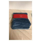 New Beyond soft throw blue blanket from Macy's New Beyond soft throw blue blanket from Macy's
