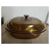 Visions oval baker with lid looks unused
