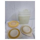 Tupperware containers with lids with collapsible