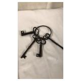 4 vintage keys