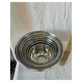 Set of 6 metal mixing bowls Set of 6 metal mixing bowls