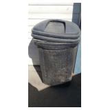 Large trash can dirty on the outside looks new on Large trash can dirty on the outside looks new on