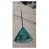Yard rake Yard rake