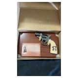 New Wild Bill Hickok Pistol Knife Decor