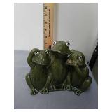 Ceramic frog statue Ceramic frog statue