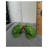Pair of kissing Frog song pepper shakers Pair of kissing Frog song pepper shakers