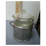 Antique glass bake fondue? Glass dish in metal Antique glass bake fondue? Glass dish in metal