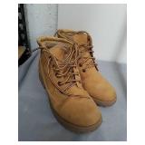 White Mt boots size 8.5 White Mt boots size 8.5