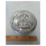 Metal Easter lily design decorative plate Metal Easter lily design decorative plate