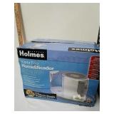 Holmes cool mist humidifier looks new in box Holmes cool mist humidifier looks new in box