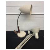 Desk lamp with expandable lamp